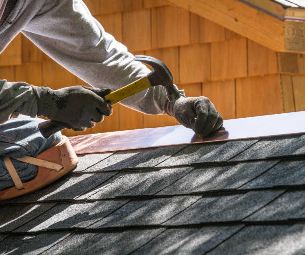 Best Flat Roof Repair Services  in Fredonia, WI